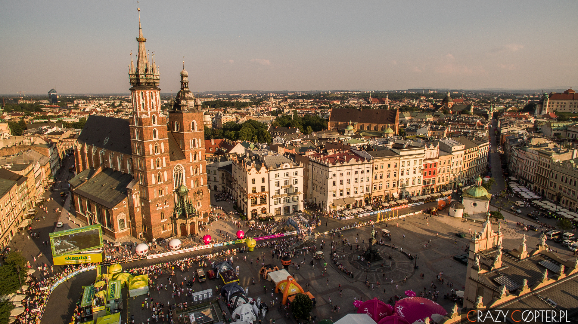 Rynek w Krakowie z drona - finał Tour de Pologne