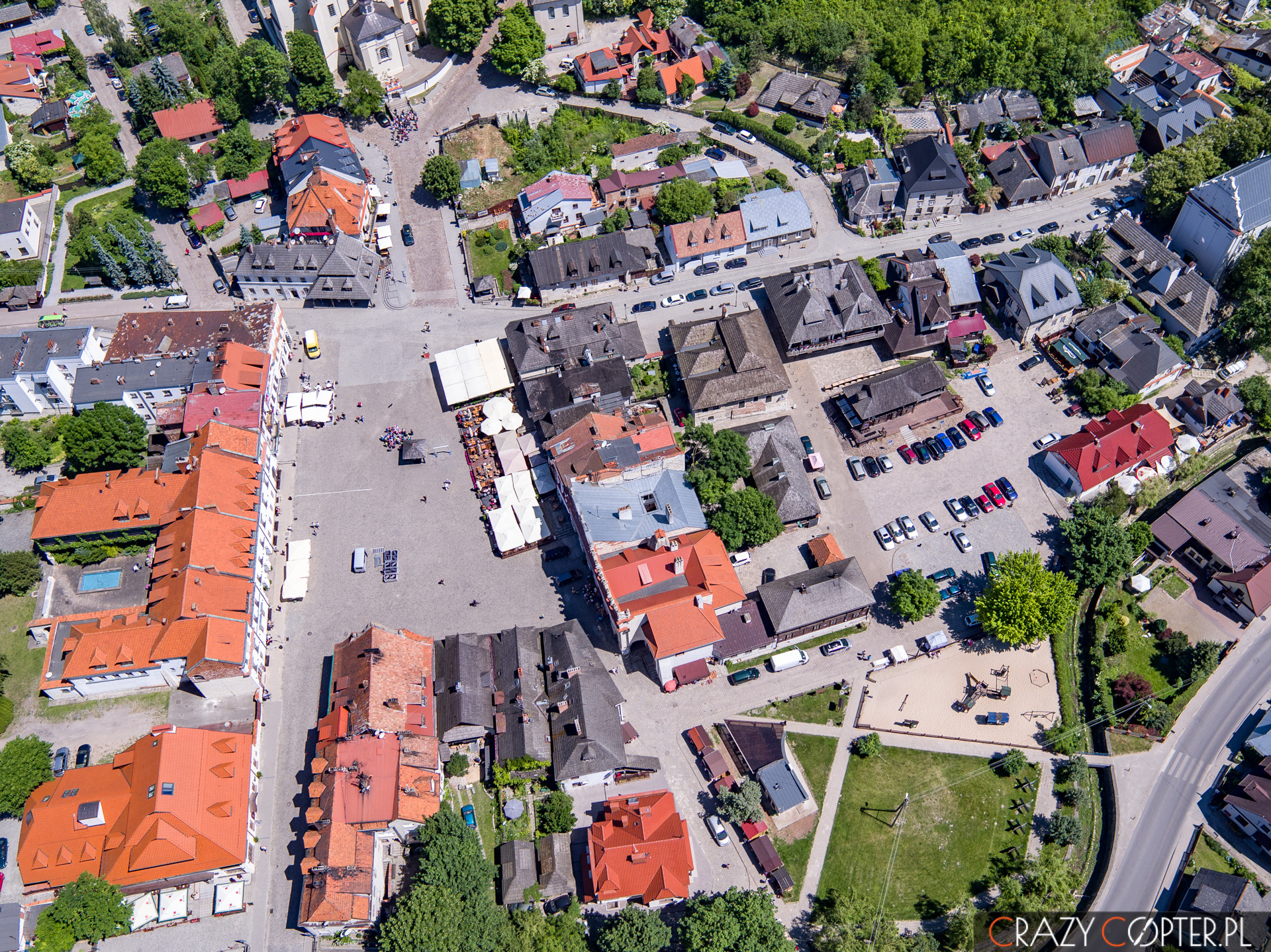 Rynek w Kazimierzu Dolnym widziany z drona.