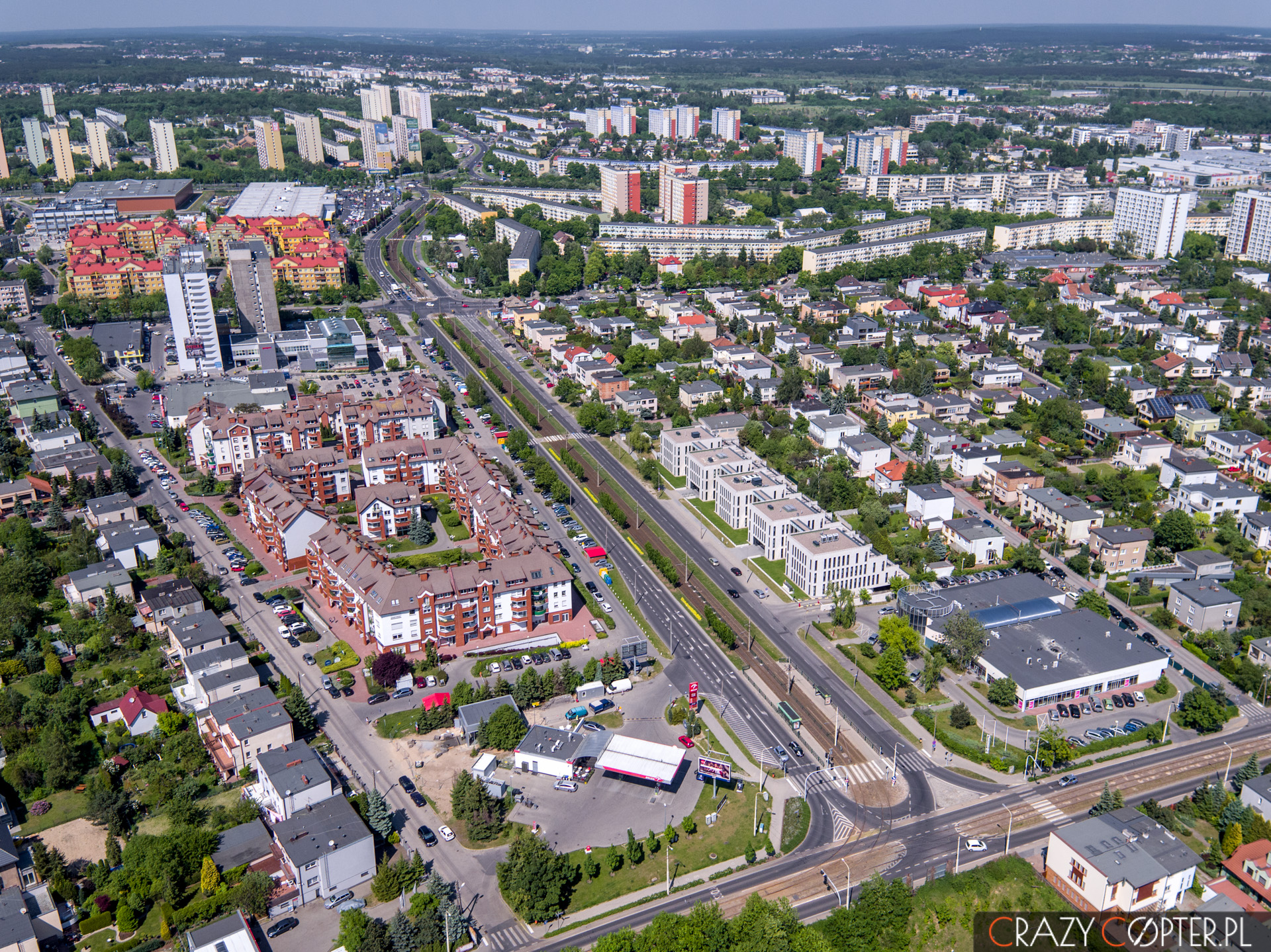 Zdjęcie z drona nieruchomości w Poznaniu idealnie pokazuje lokalizację nowo wybudowanych biur pod wynajem.