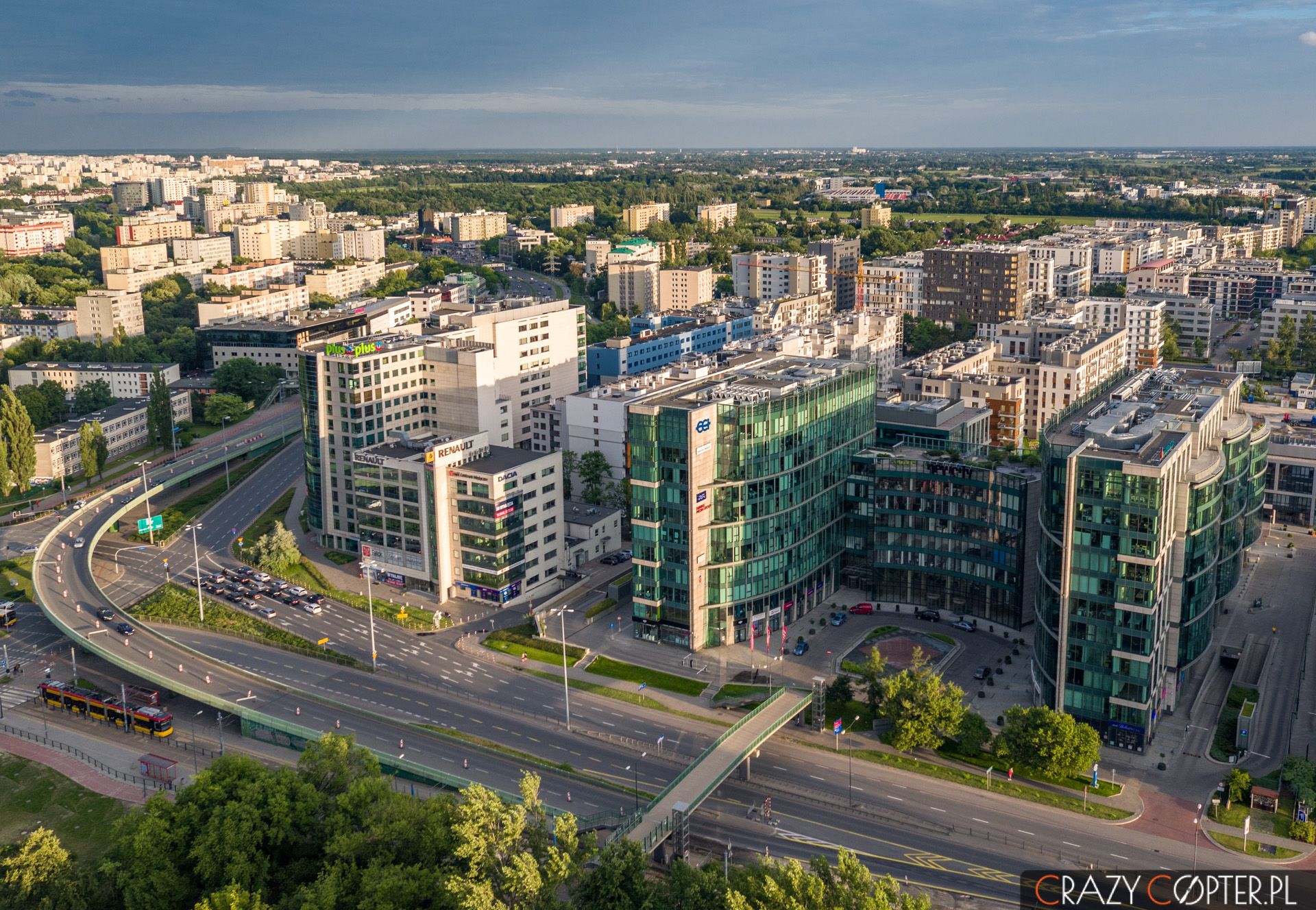 Zdjęcie z drona budynku New City na warszawskim Mokotowie.
